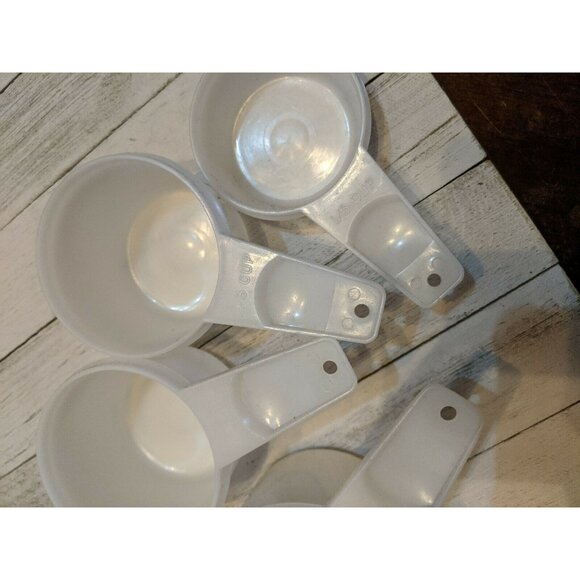 Vintage Tupperware 4 Piece Nesting Hanging Measuring Cups White - Picture 4 of 8